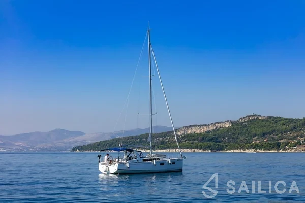 Oceanis 38.1 - Yacht Charter Sailica