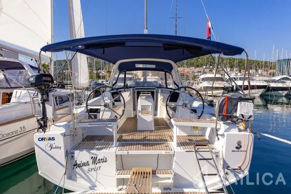 Oceanis 38.1 - Yacht Charter Sailica