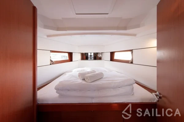 Oceanis 38.1 - Yacht Charter Sailica