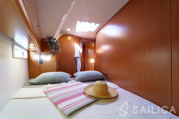 Bavaria 46 Cruiser - Yacht Charter Sailica