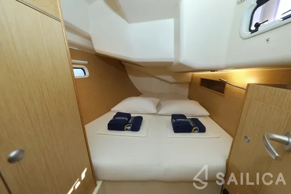 Hanse 455 - Yacht Charter Sailica