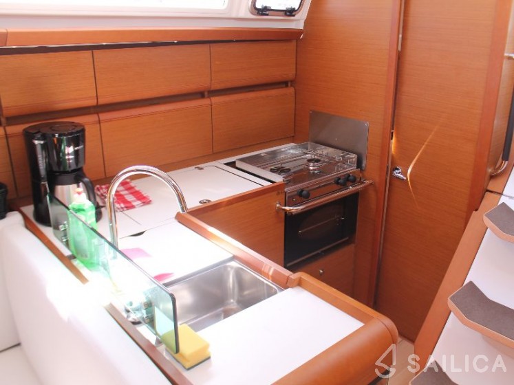 Sun Odyssey 419 - Yacht Charter Sailica