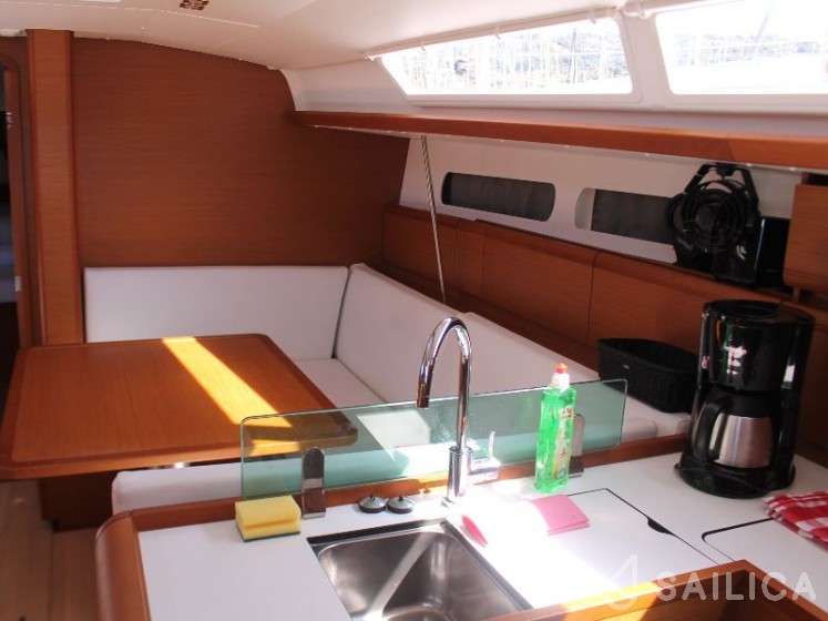 Sun Odyssey 419 - Yacht Charter Sailica