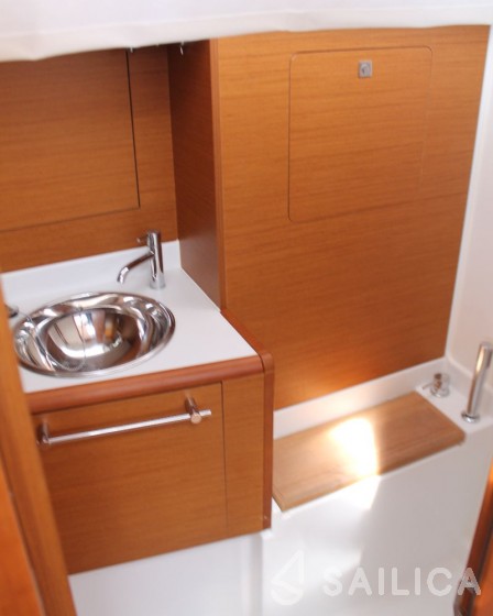 Sun Odyssey 419 - Yacht Charter Sailica