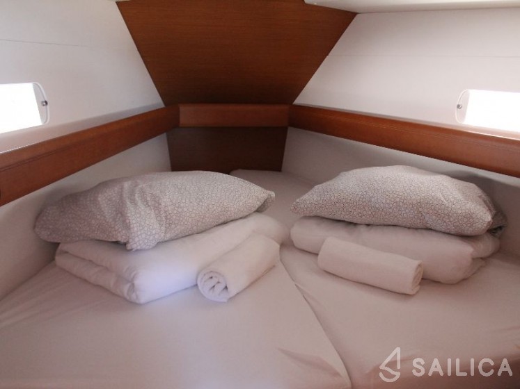 Sun Odyssey 419 - Yacht Charter Sailica