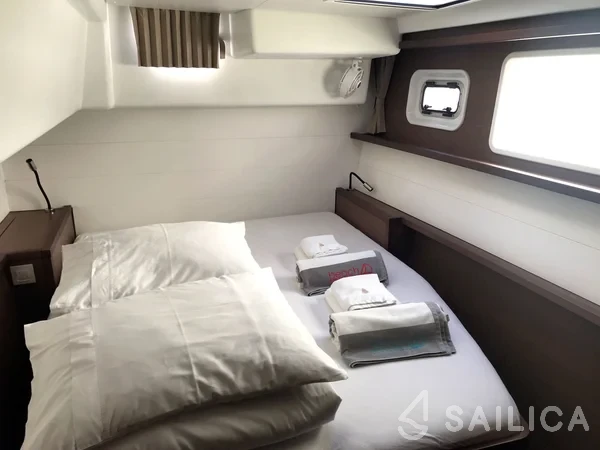 Lagoon 450  Flybridge - Yacht Charter Sailica