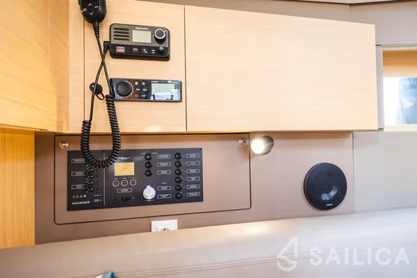 Oceanis 38.1 - Yacht Charter Sailica