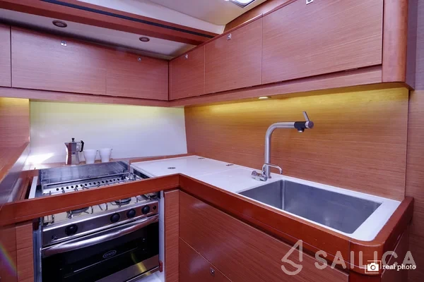 Dufour 520 GL - Yacht Charter Sailica