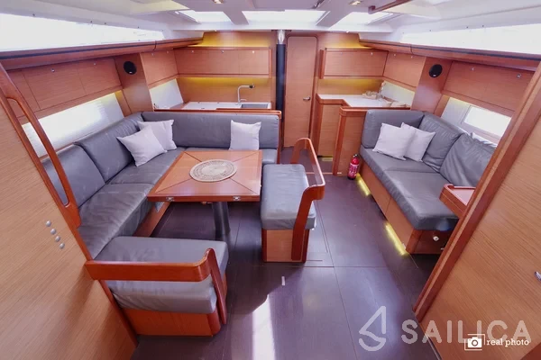 Dufour 520 GL - Yacht Charter Sailica
