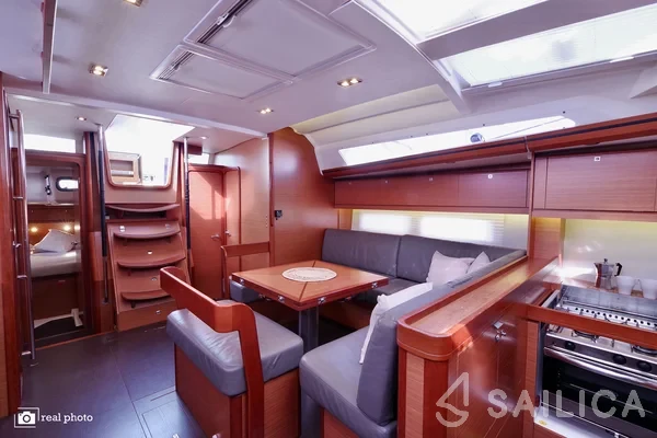 Dufour 520 GL - Yacht Charter Sailica