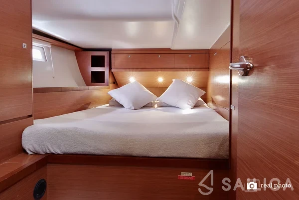 Dufour 520 GL - Yacht Charter Sailica