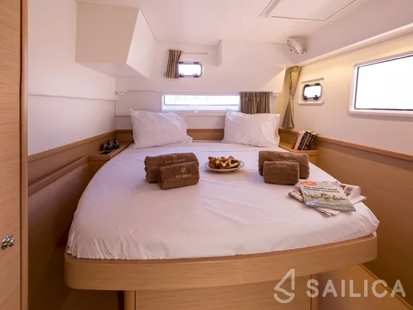 Lagoon 42 - Yacht Charter Sailica