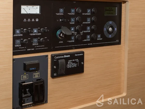 Lagoon 42 - Yacht Charter Sailica