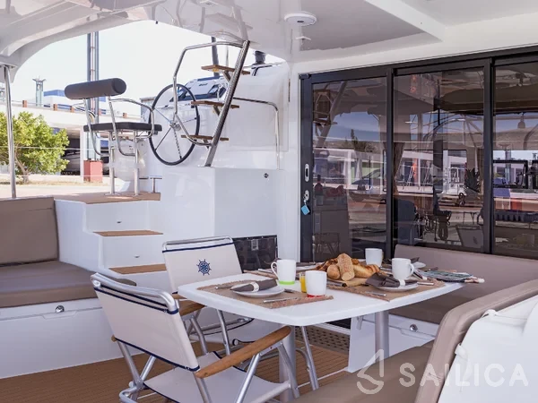 Lagoon 42 - Yacht Charter Sailica