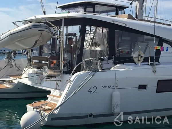 Lagoon 42 - Yacht Charter Sailica