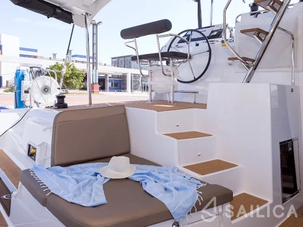 Lagoon 42 - Yacht Charter Sailica