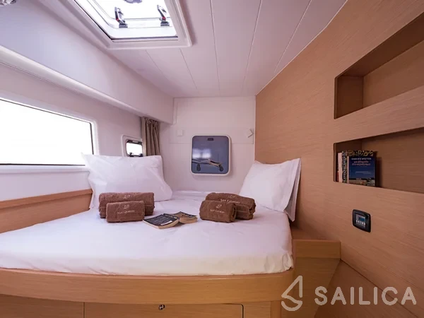 Lagoon 42 - Yacht Charter Sailica