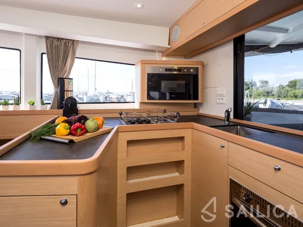 Lagoon 42 - Yacht Charter Sailica