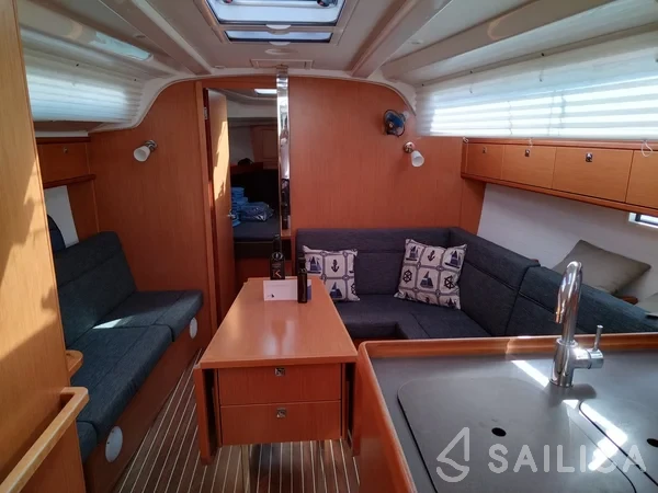 Bavaria 37 Cruiser - Yacht Charter Sailica
