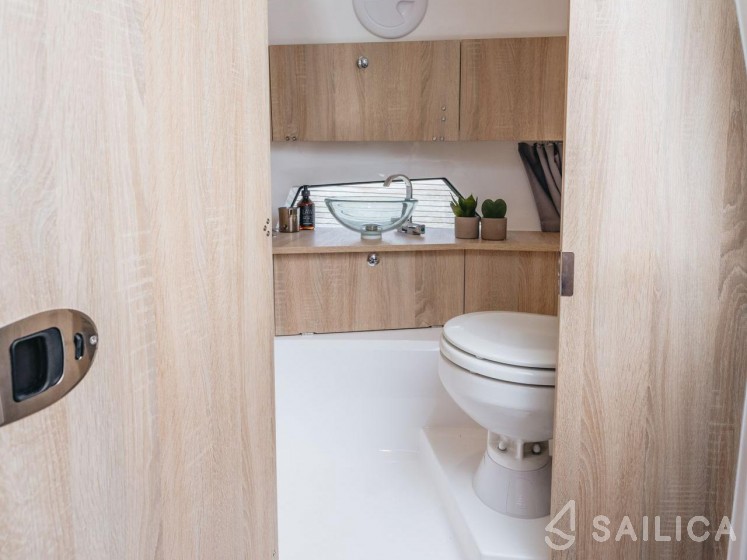 Noblesse 830 - Yacht Charter Sailica