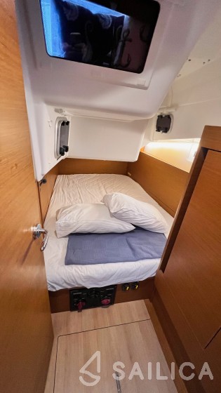 Sun Odyssey 410 - Yacht Charter Sailica