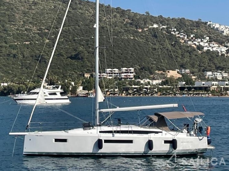 Sun Odyssey 410 - Yacht Charter Sailica