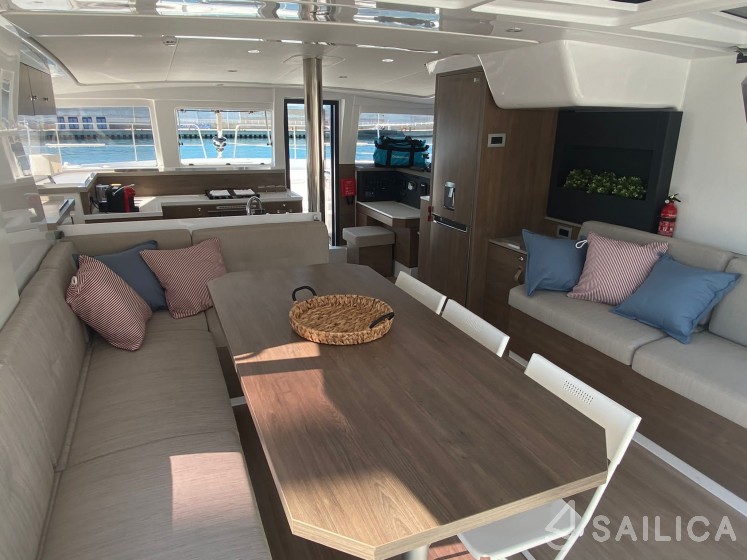 Bali 4.2 - Yacht Charter Sailica