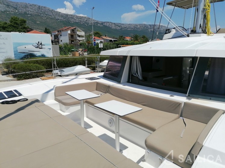 Bali 4.1 - Yacht Charter Sailica