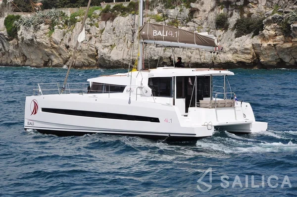Bali 4.1 - Yacht Charter Sailica