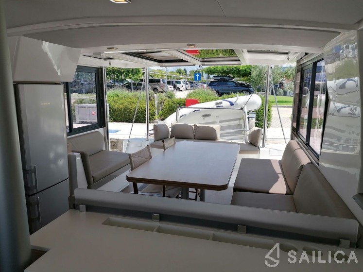 Bali 4.1 - Yacht Charter Sailica