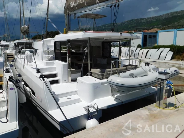 Bali 4.1 - Yacht Charter Sailica
