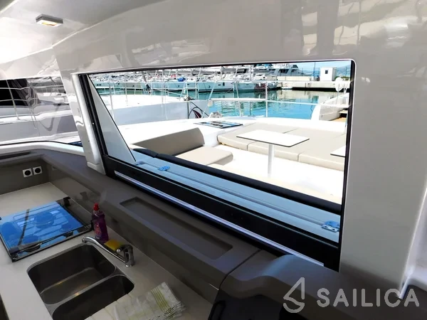Bali 4.1 - Yacht Charter Sailica