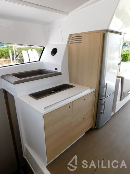 Bali 4.1 - Yacht Charter Sailica