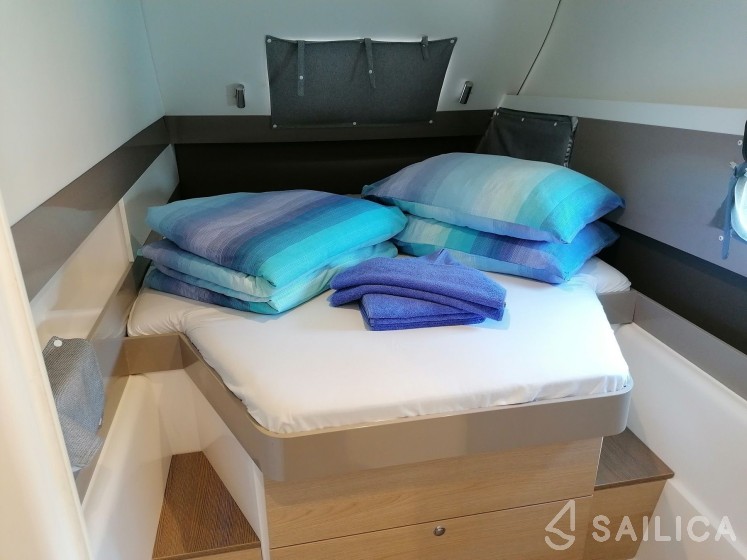 Bali 4.1 - Yacht Charter Sailica
