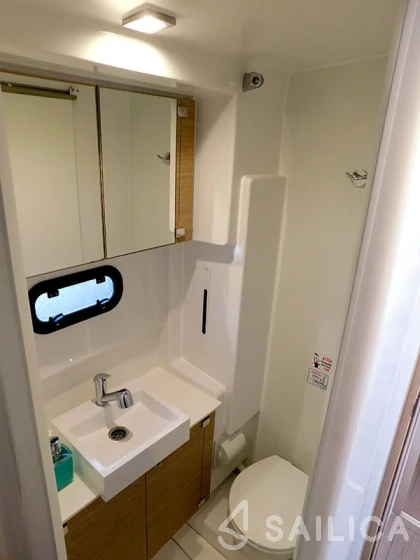 Bali 4.1 - Yacht Charter Sailica