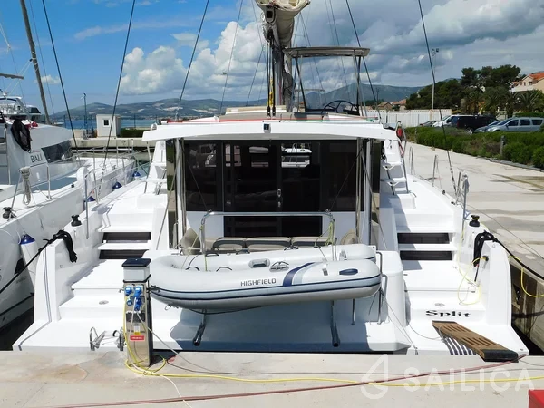 Bali 4.1 - Yacht Charter Sailica