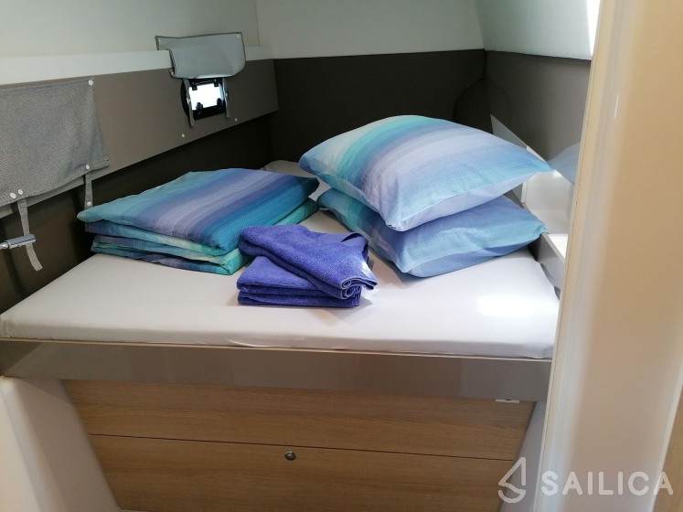 Bali 4.1 - Yacht Charter Sailica