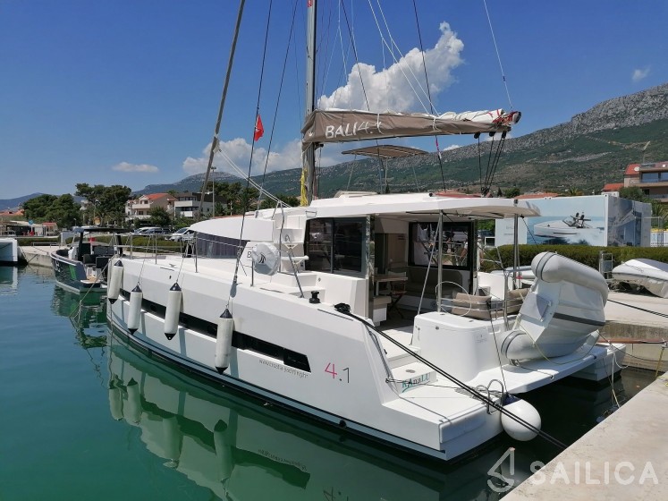 Bali 4.1 - Yacht Charter Sailica