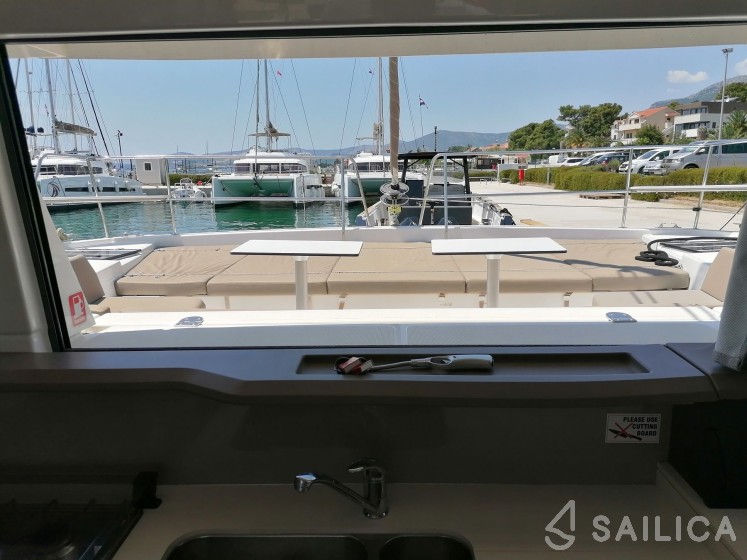 Bali 4.1 - Yacht Charter Sailica