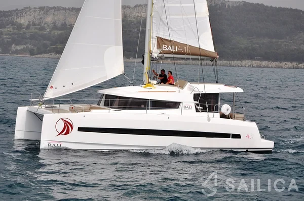Bali 4.1 - Yacht Charter Sailica