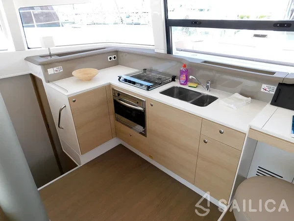 Bali 4.1 - Yacht Charter Sailica