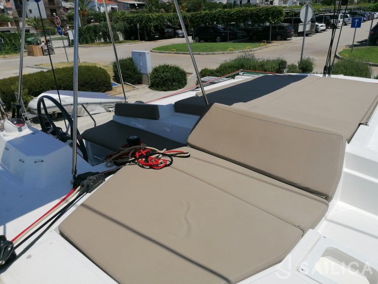 Bali 4.1 - Yacht Charter Sailica
