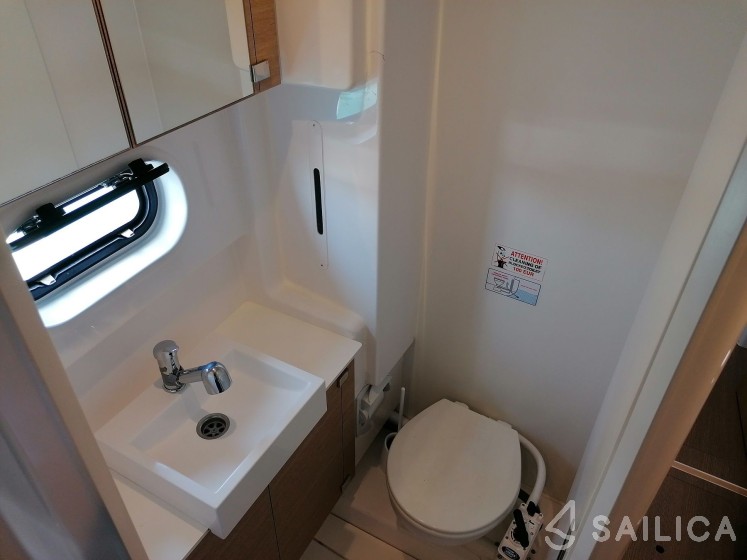 Bali 4.1 - Yacht Charter Sailica