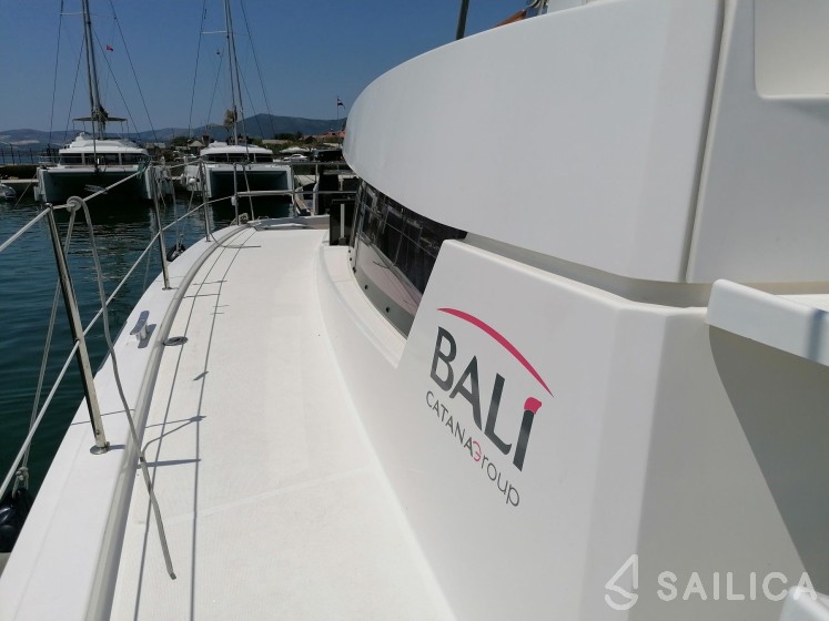 Bali 4.1 - Yacht Charter Sailica