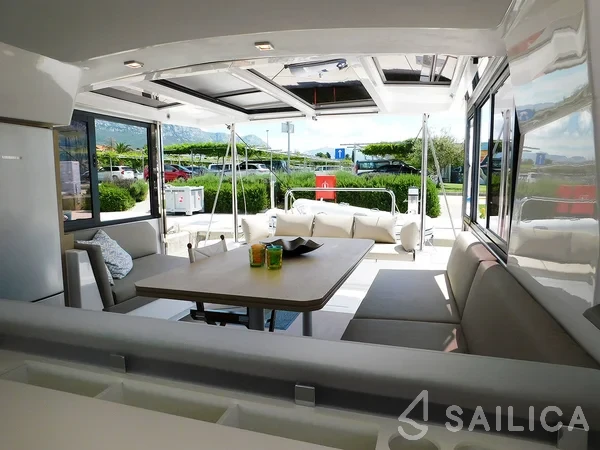 Bali 4.1 - Yacht Charter Sailica