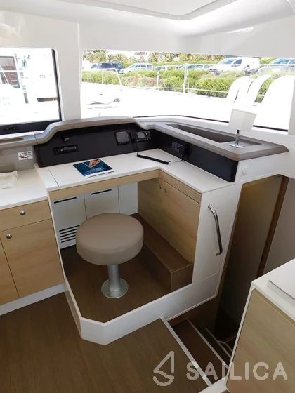 Bali 4.1 - Yacht Charter Sailica