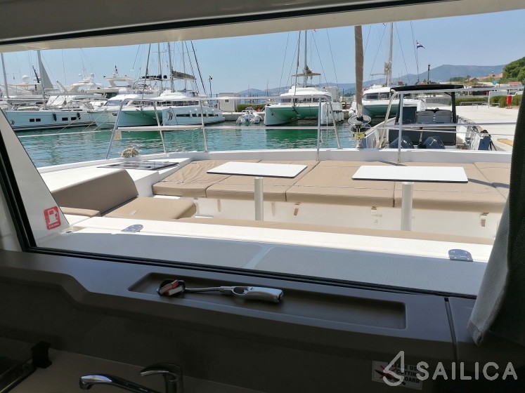 Bali 4.1 - Yacht Charter Sailica