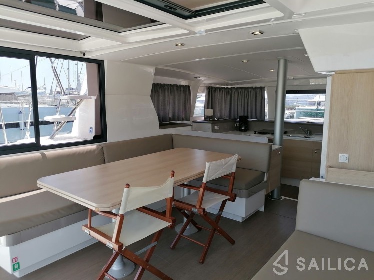 Bali 4.1 - Yacht Charter Sailica