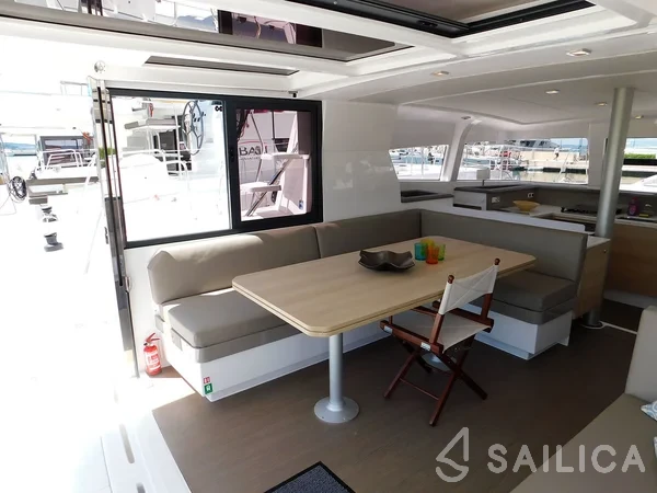 Bali 4.1 - Yacht Charter Sailica