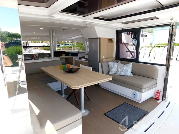 Bali 4.1 - Yacht Charter Sailica